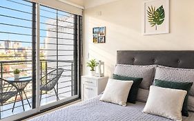 DIVINE APARTMENT--sobre Avenida Corrientes, a 15 min del Movistar Arena, y a 200 metros del Konex